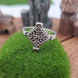 Cathedral Cross Ring Size 5 R813